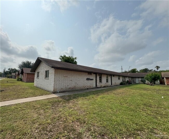 Building Photo - 2421 W Tamarack Ave Unit C Rental