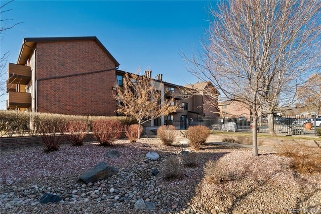 LOCATION LOCATION!! Newly updated 1-bed, 1... - LOCATION LOCATION!! Newly updated 1-bed, 1... Condo