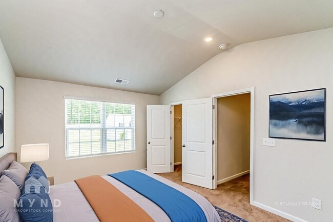 Photo - 327 Taverners Ln