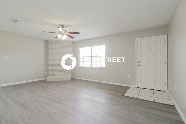 Photo - 2 Bedroom Pet-Friendly Home in Palm Bay, FL with Main Street Renewal