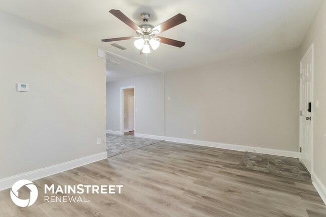 Building Photo - 1308 S Locust Ave Rental