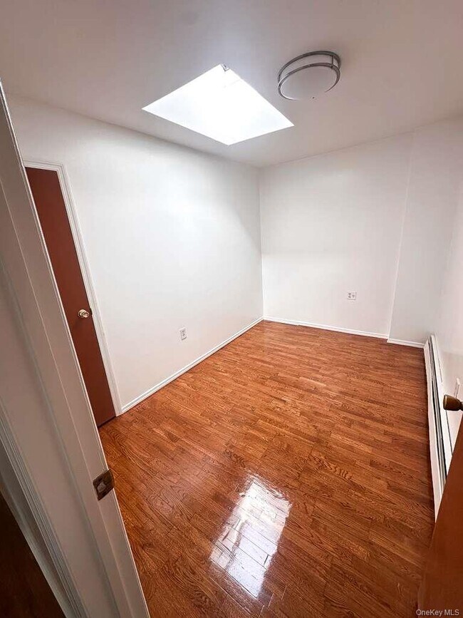 Photo - 197-03 120th Ave