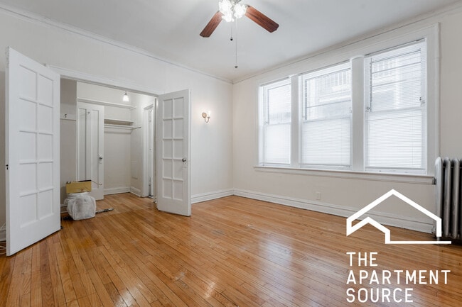 Building Photo - 432 W Surf St Unit 102 Rental