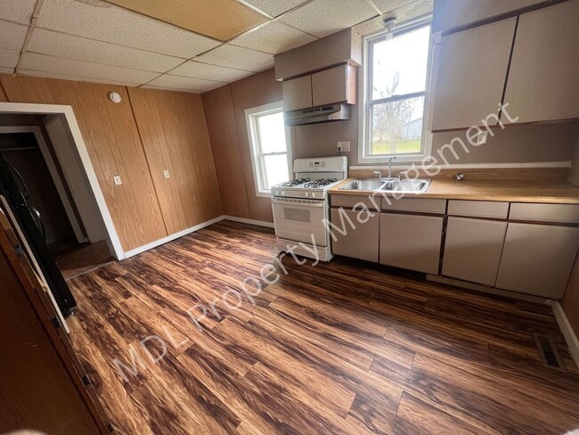 Building Photo - 401 Litchfield St Unit 1