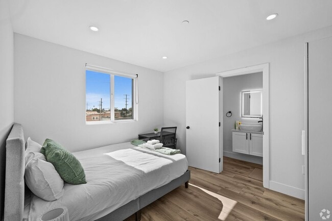 Building Photo - 3111 Walton Ave