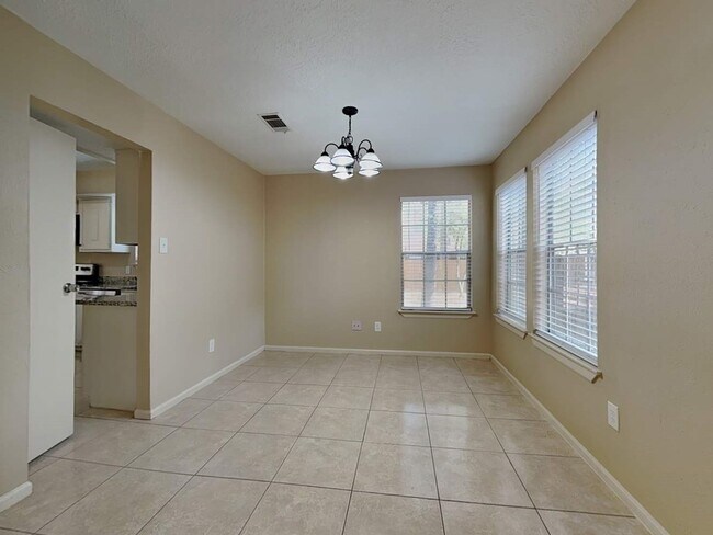 Photo - 27 S White Pebble Ct