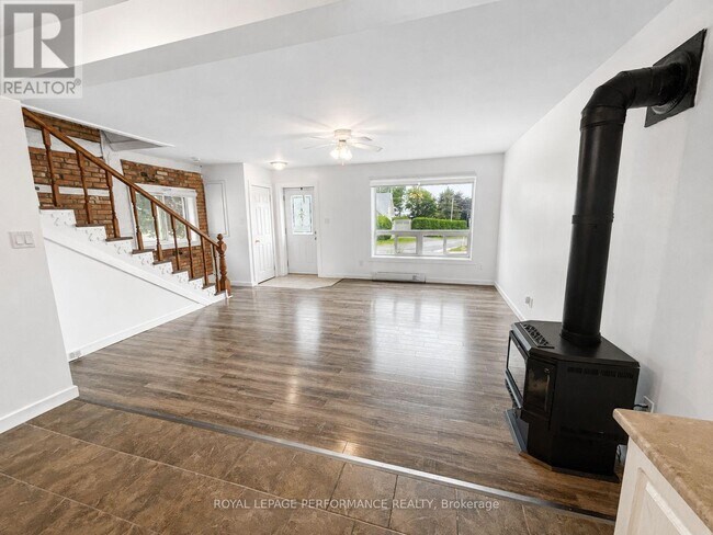 Photo - 989 King St