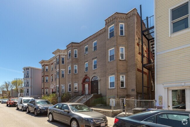 Building Photo - 7 Forbes St Unit 1 Rental