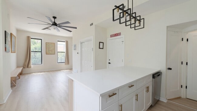 Photo - 1322 W Ohio St Unit 2F