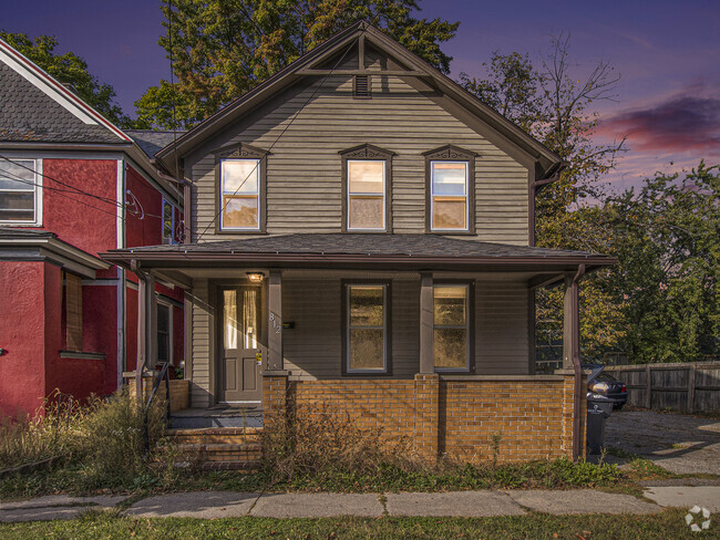 Building Photo - 812 W Vine St Rental