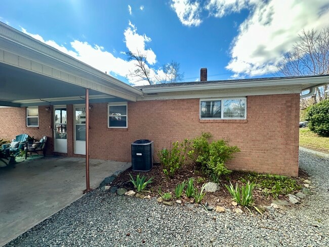 Photo - 705 Pennington Ave