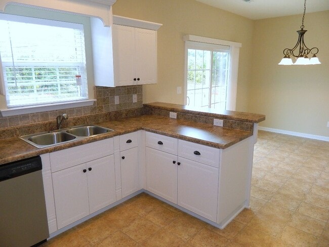 Photo - 899 Westlawn Dr