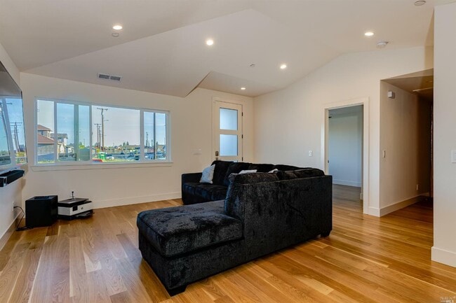 Photo - 1327 Crestview Ct