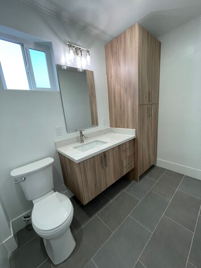 Photo - 501 Burnett Ave S