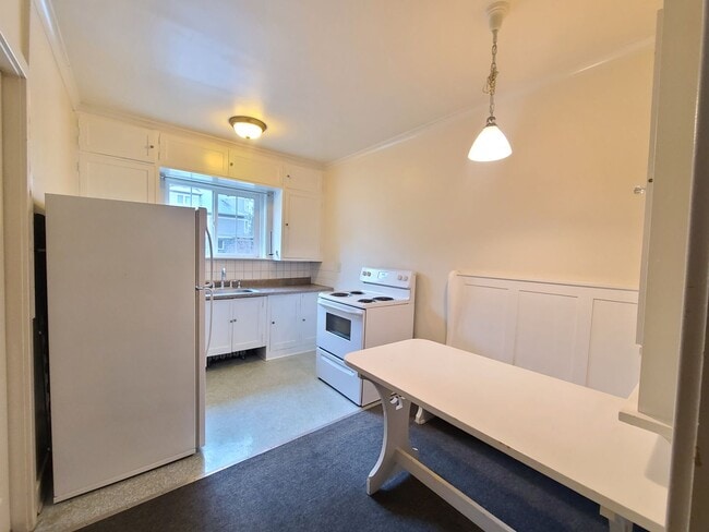 Photo - 2230 W Pacific Ave Unit Marjorie's 3