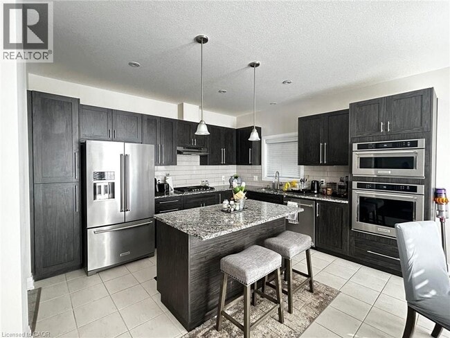 Photo - 253 Sedgewood St