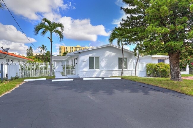 Building Photo - 3509 SW 23rd Terrace Unit 3509