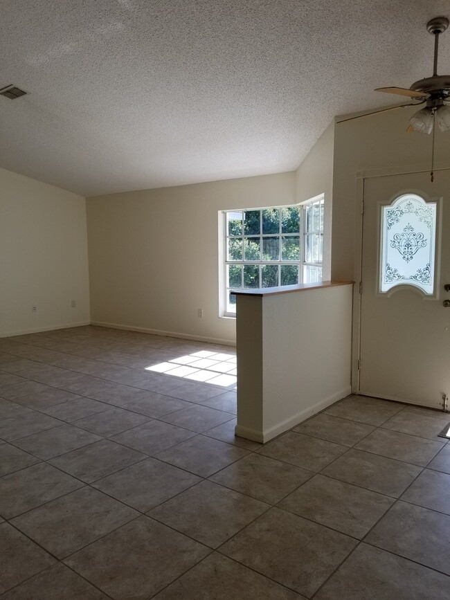7247 River Country Dr