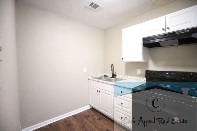 Photo - Recently renovated 1 bed, 1 bath apt - washer, dryer and utilities included!! HUD accepted!