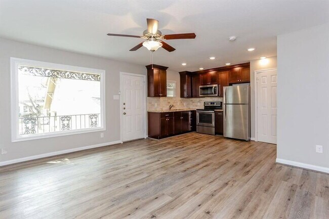 Building Photo - 808 W Main St Unit 2