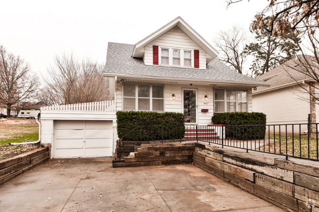 Building Photo - 5017 S 133rd St Rental