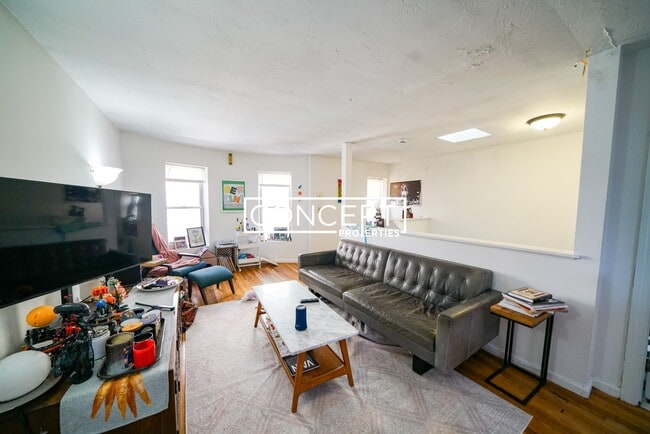 Photo - 24 St Cyprians Pl Unit 4R