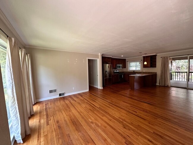 3221 Foxhall Rd