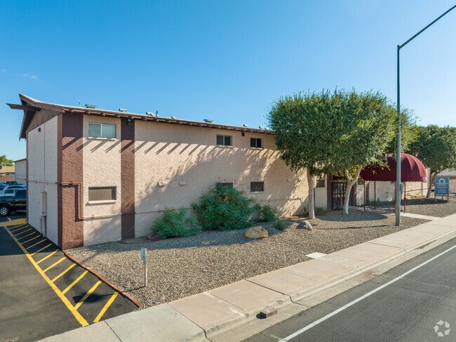 La Petite Chateau Apartments