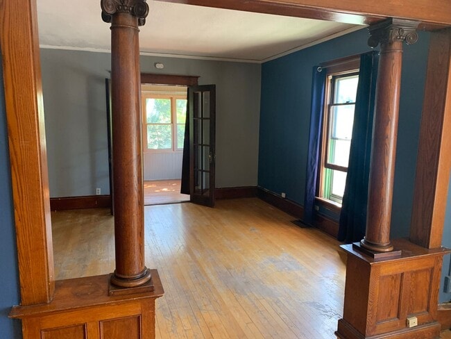 Building Photo - 1820 3rd Ave N Unit 2