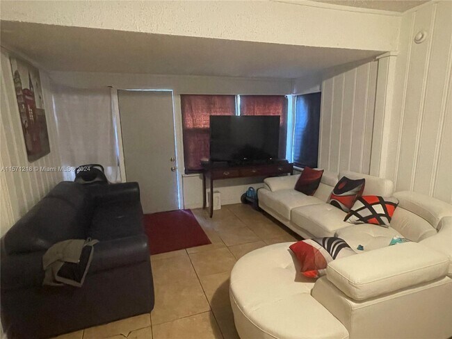 Photo - 1909 Johnson St