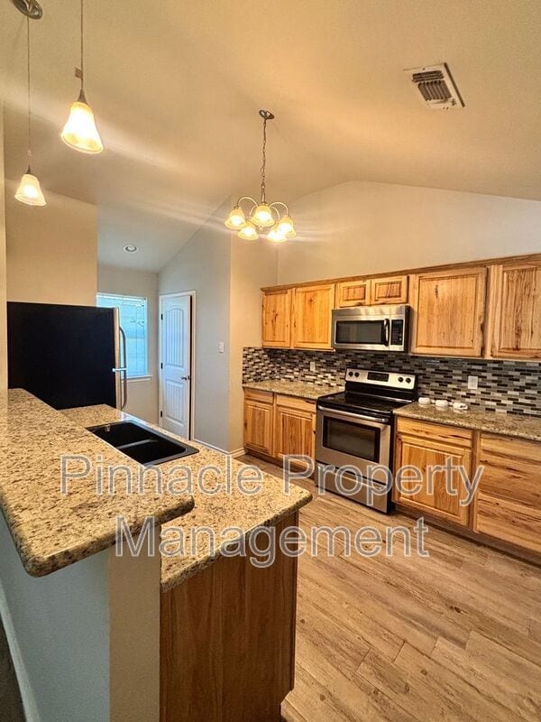 Photo - 2213 Johnson St