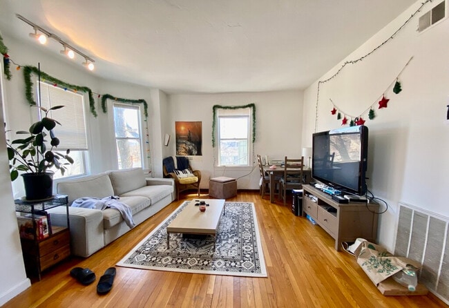 Building Photo - 99 Sheridan St Unit 1