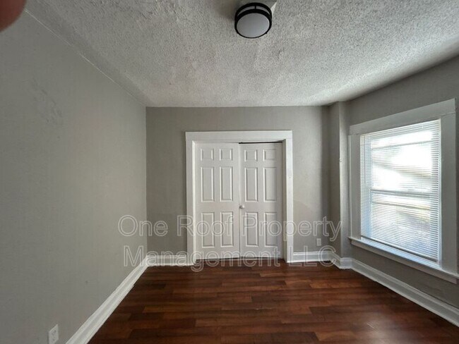 Photo - 3224-3226 E 8th St. Unidad 1W