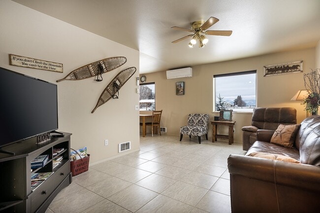 Photo - Fully furnished w/ internet and utilities included