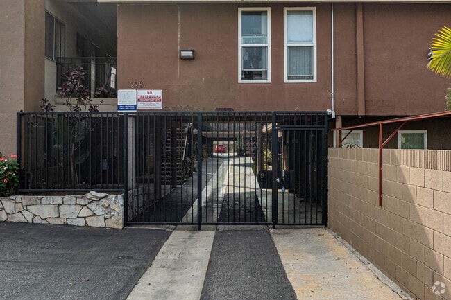 Entrada - Carson Palms Apartments