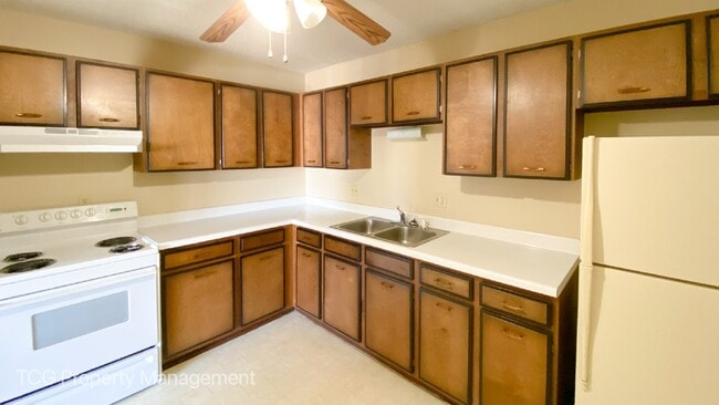 Photo - 445 Elm Pl Unidad L-22