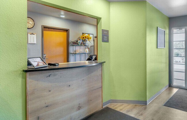 Photo - Furnished Studio-Wilmington - West