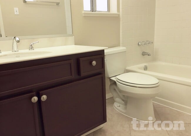 Photo - 320 Oliveiro Ct