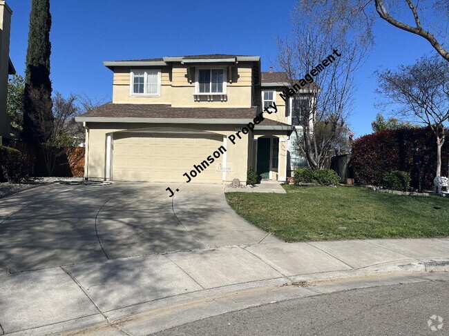 Building Photo - 4 bed 3 bath home