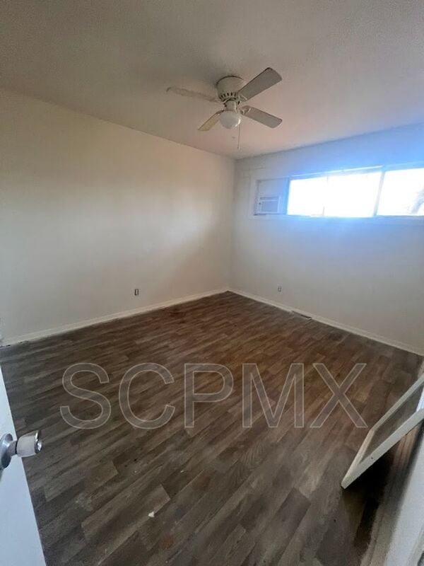 Photo - 532 Camrose Dr