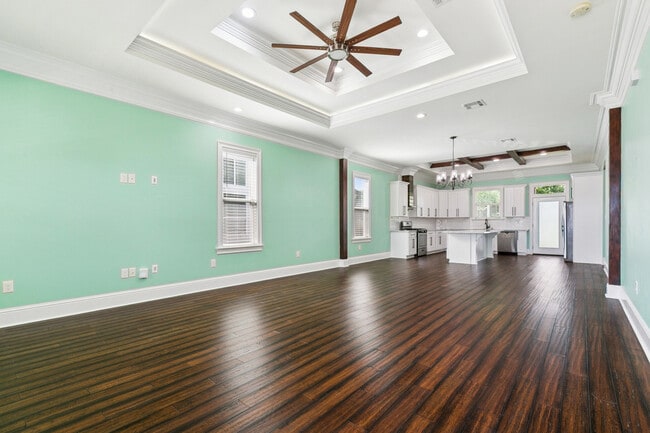 Photo - 90 E Claiborne Square