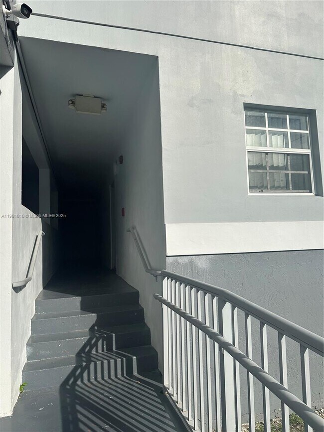 Photo - 519 SW 2nd St Unit 103