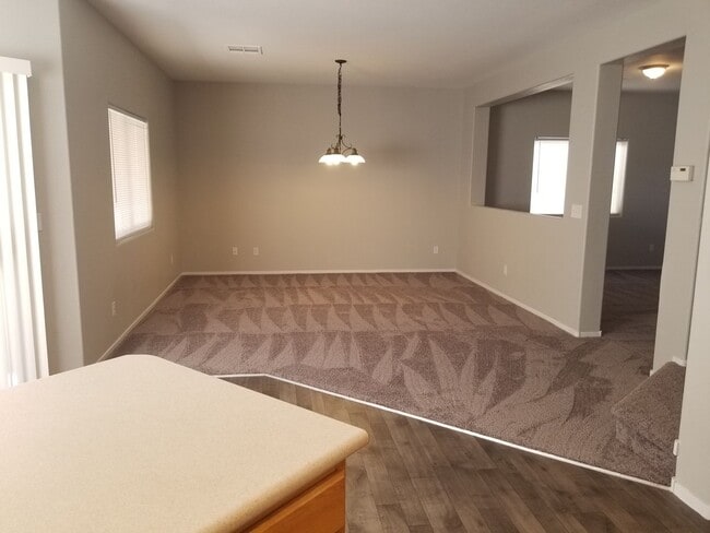 Photo - 4 Bedroom Single Family!!