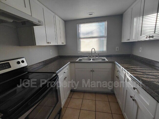 Photo - 724 NE 11th Terrace