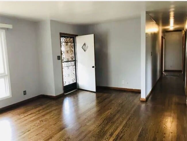 Photo - Fenced yard!