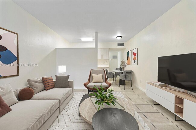 Building Photo - 1715 N 16th Ave Unit 209