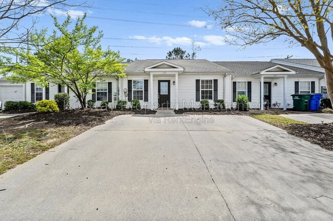 Photo - 130 Bennington Ln