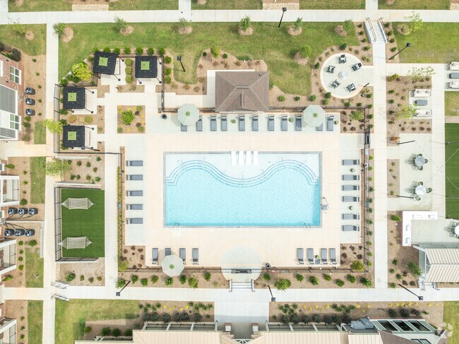 Pool - Alta Harris Farms