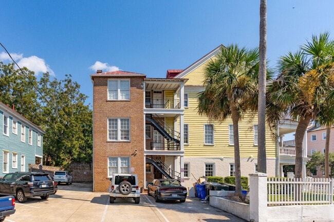 Photo - Spacious Three Bedroom Apartment on Calhou...