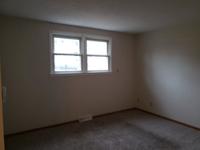 Photo - 1 Bedroom, 1 Bath Townhouse LeClaire, IA